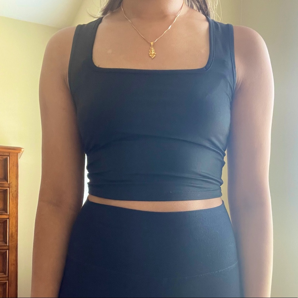 black square neck crop tank top